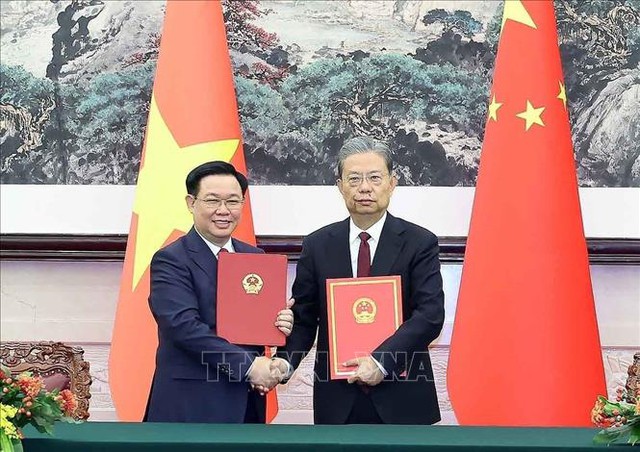 Les principaux législateurs vietnamiens et chinois tiennent des pourparlers – Ảnh 2.